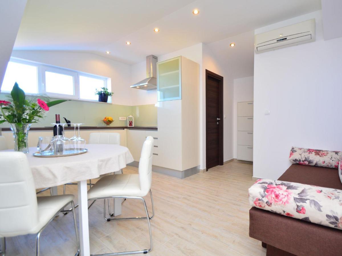 Apartment Rina-3 By Interhome Vodice Eksteriør billede